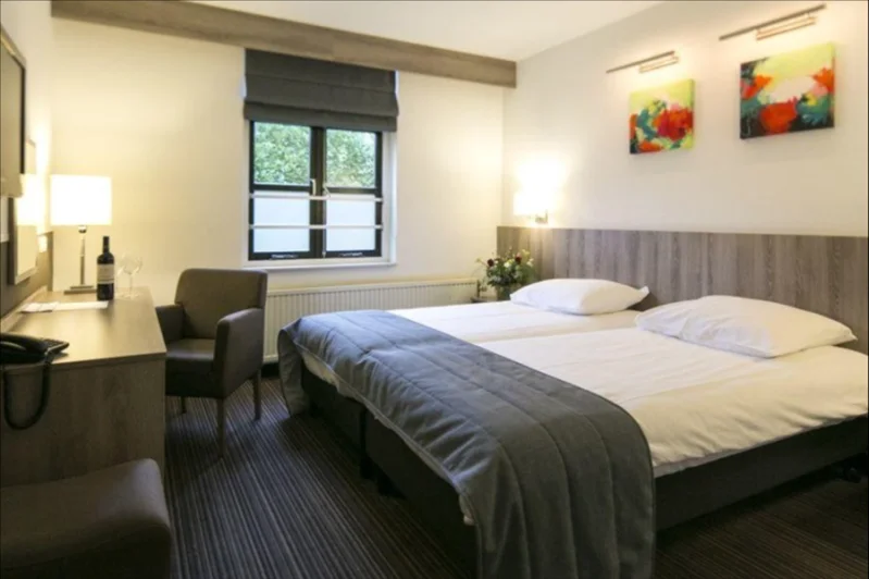 Standardzimmer Twin mit zwei Einzelbetten und einer Sitzecke